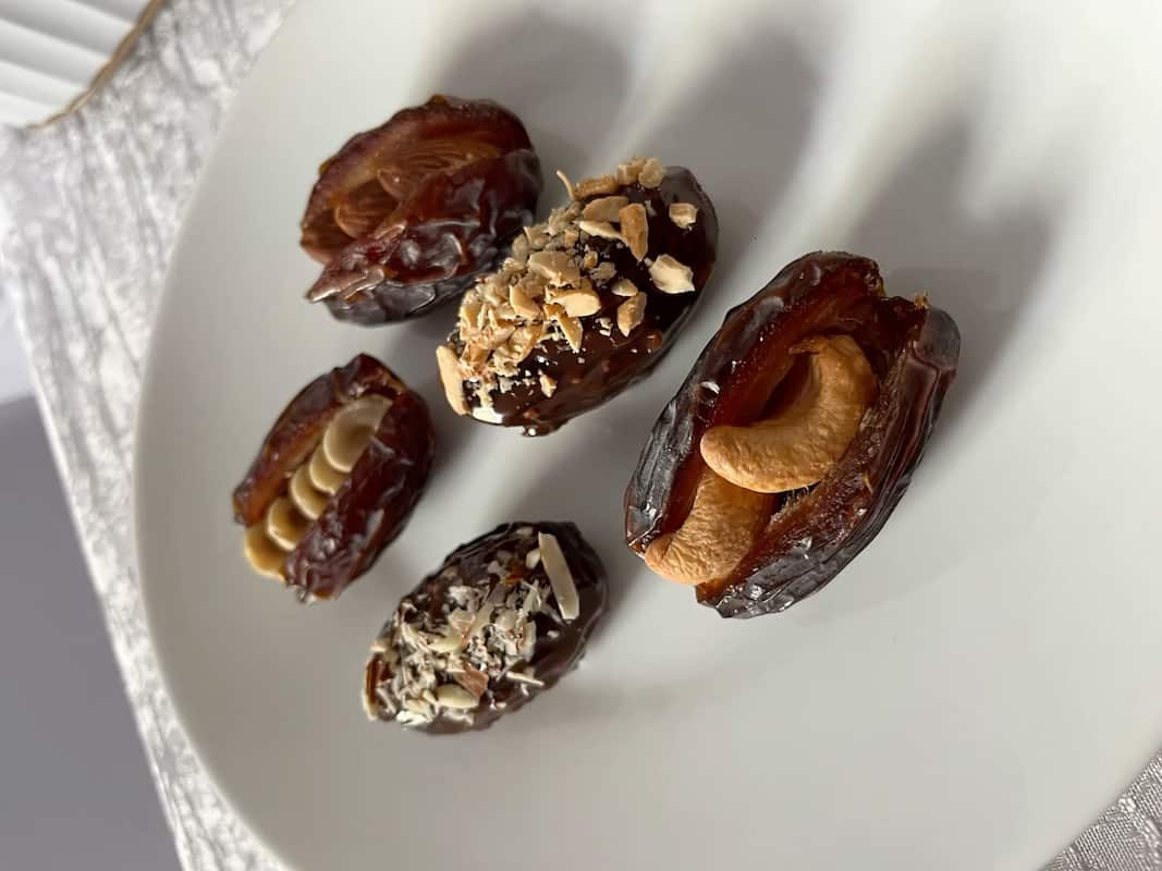 تصویر 2 از خرما پیارم مغزدار با پسته و طعمی بی نظیر و لذیذ